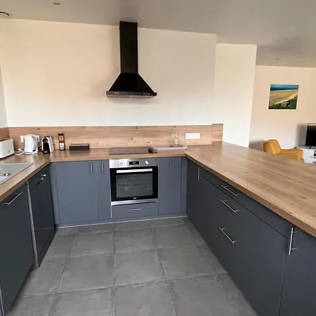 Apartman Spacieux Avec Balcon 150m De La *