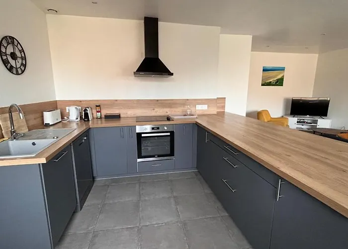 Διαμέρισμα Spacieux Avec Balcon 150m De La *