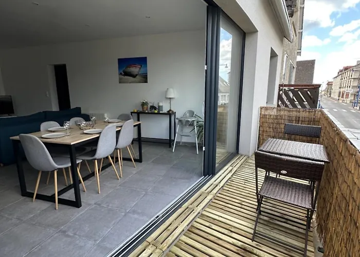 Spacieux Avec Balcon 150m De La *