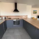 公寓 Spacieux Avec Balcon 100m De La *