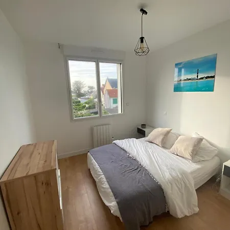 Spacieux Avec Balcon 100m De La 아파트
