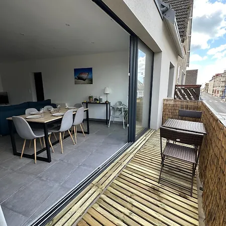 Spacieux Avec Balcon 100m De La *