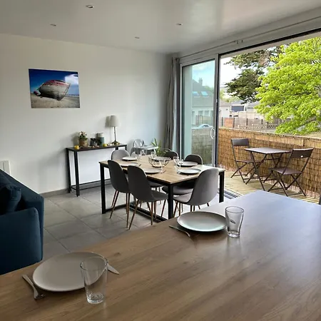 Spacieux Avec Balcon 150m De La