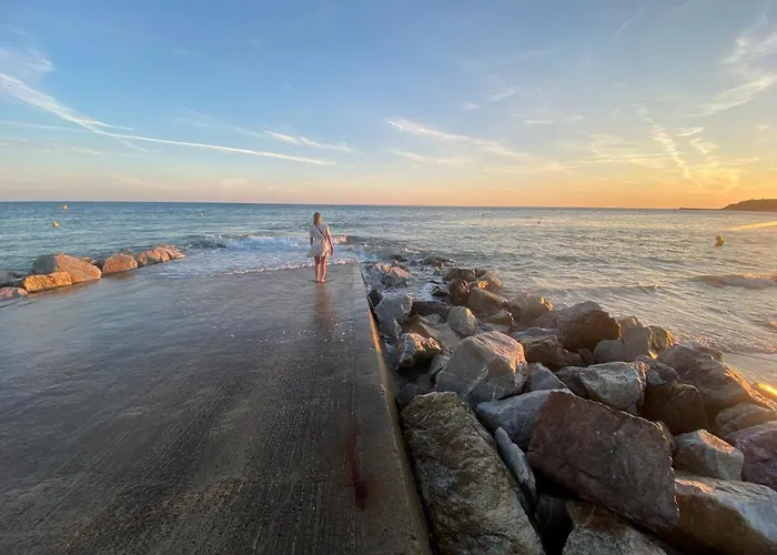 Apartment Spacieux Avec Balcon 150m De La *