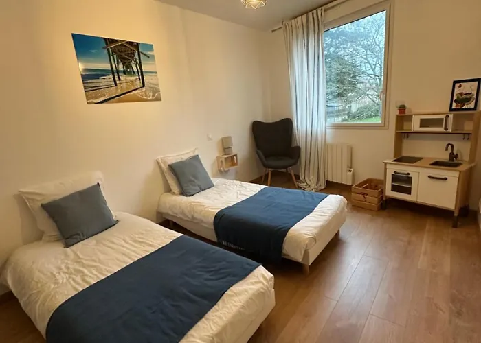 Spacieux Avec Balcon 150m De La *